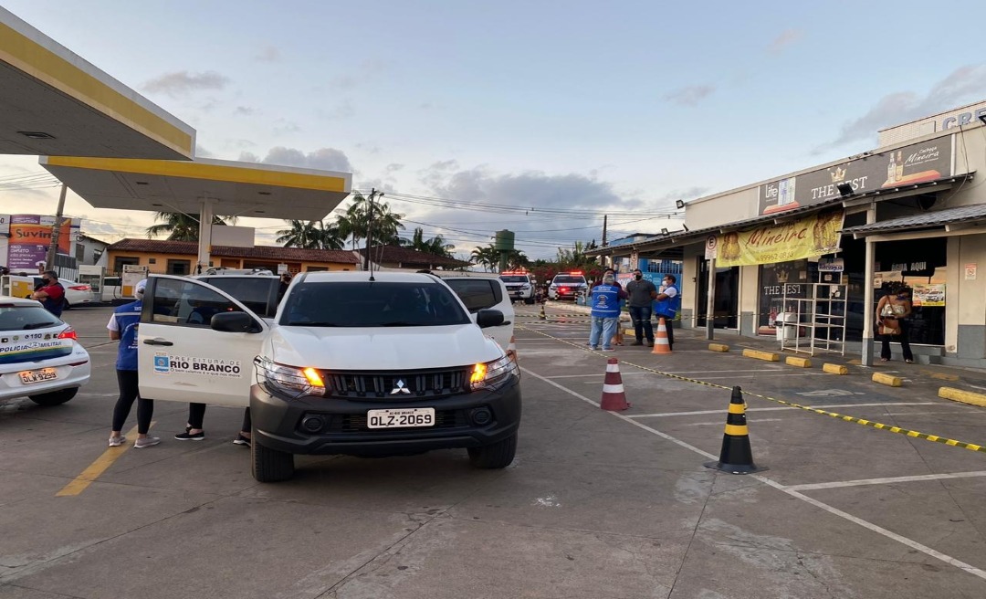 Loja de conveniência em posto na rotatória da AABB em Rio Branco é fechada pela Vigilância Sanitária 